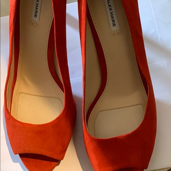 Shoe - Picture 2 of 4